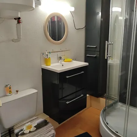 Gruissan: T2 Avec Piscine, Internet, Parking, Proche Et Commerces - Fr-1-796-10 Apartment Gruissan