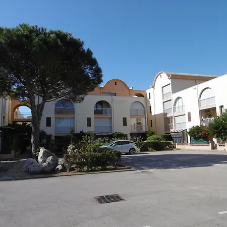 Apartment Gruissan: T2 Avec Piscine, Internet, Parking, Proche Et Commerces - Fr-1-796-10 *