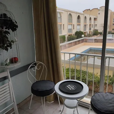 Apartment Gruissan: T2 Avec Piscine, Internet, Parking, Proche Et Commerces - Fr-1-796-10