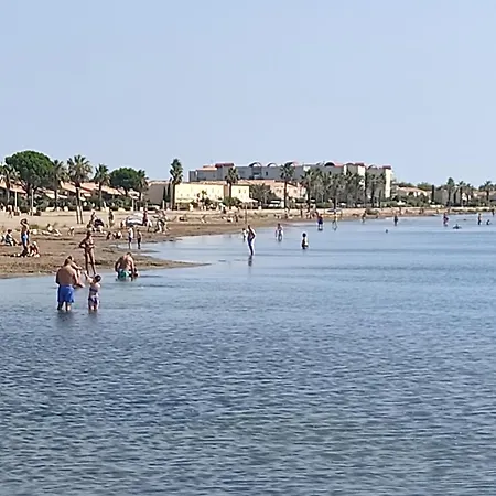 Gruissan: T2 Avec Piscine, Internet, Parking, Proche Et Commerces - Fr-1-796-10 *